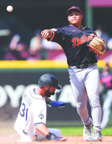 Tigers post 2nd lopsided shutout at Seattle on Thursday